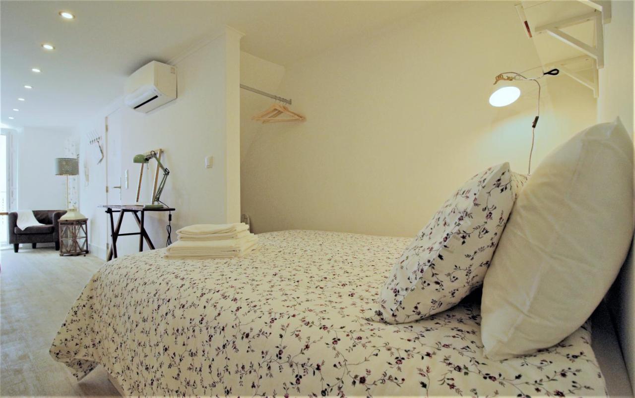 Vintage At Madragoa Typical Neighborhood Apartment Lisbon