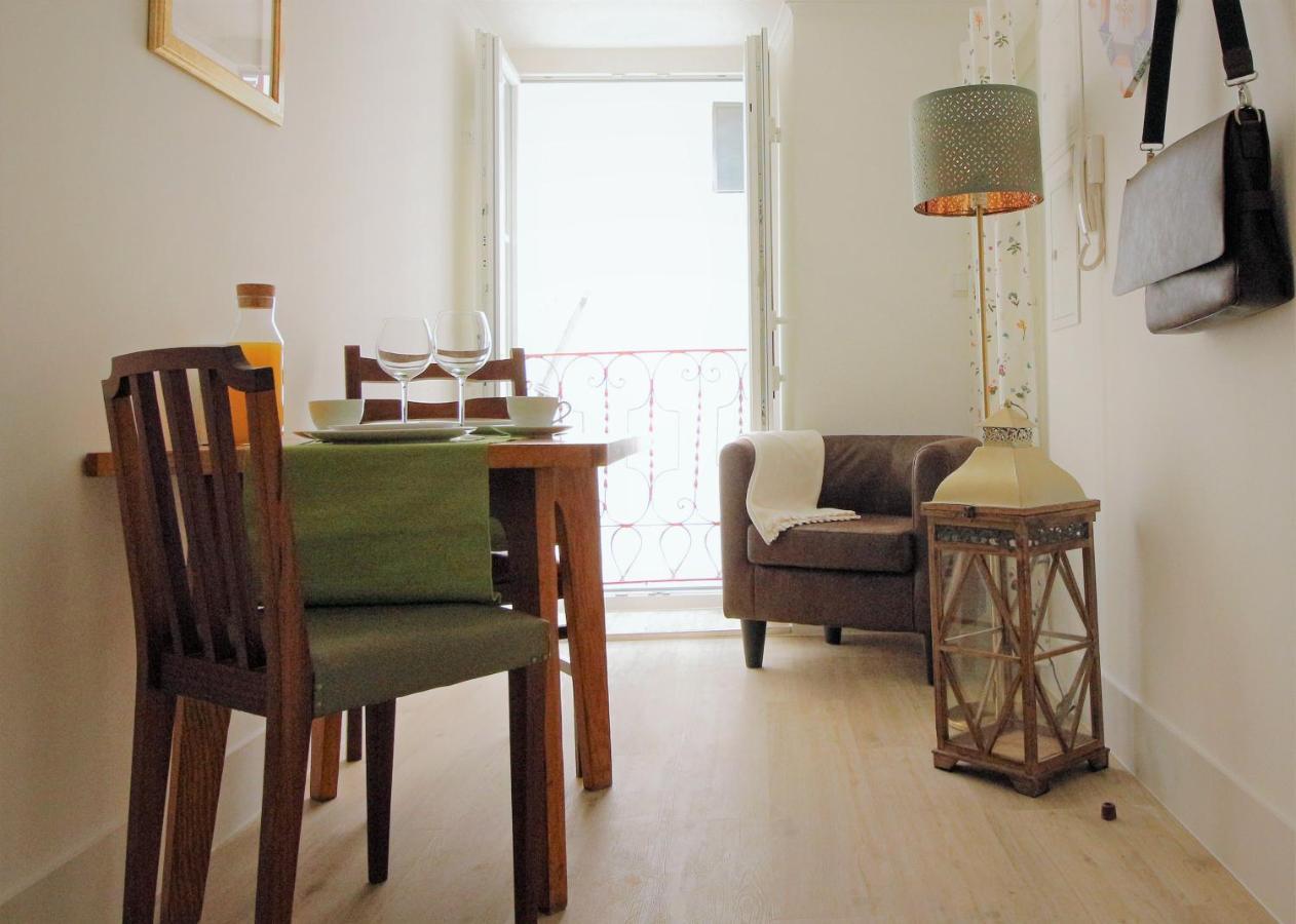 Apartment Vintage At Madragoa Typical Neighborhood Lisbon